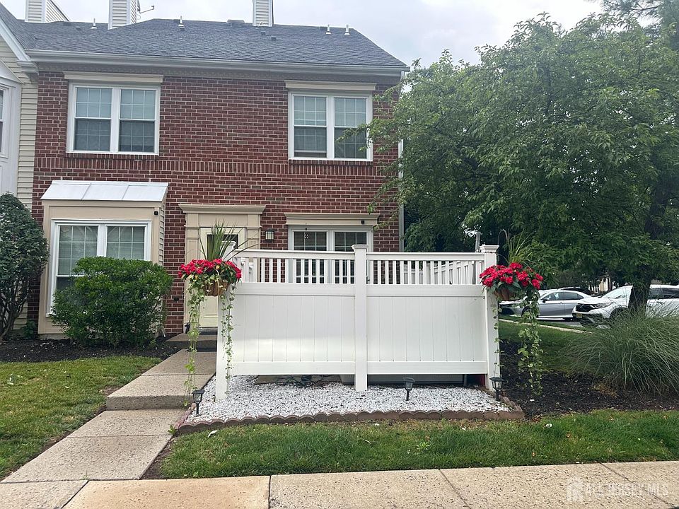 1st image of 73 Goodwin Dr