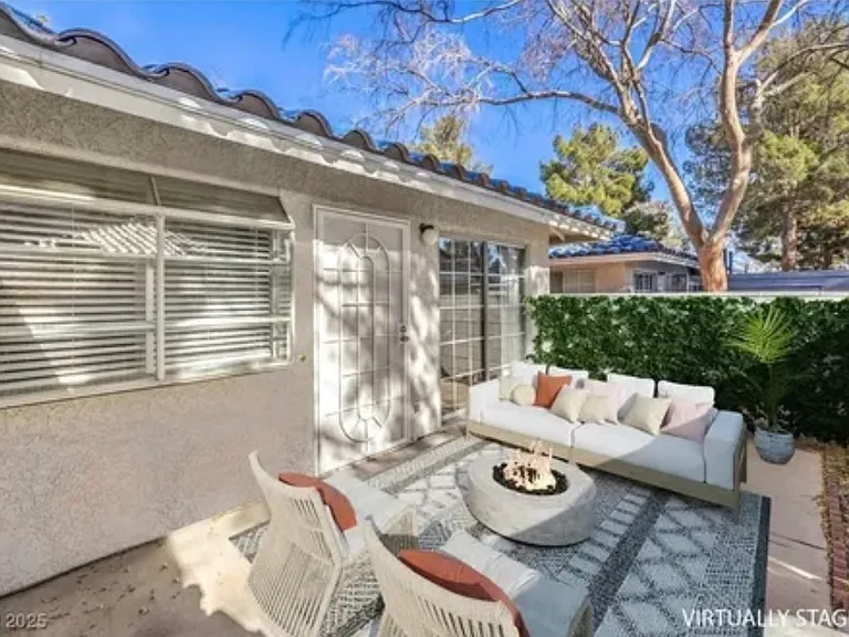 2132 Petersham Ct #D — Photo 14