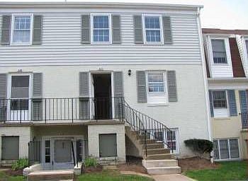 2nd image of 168C Leeds Ct W