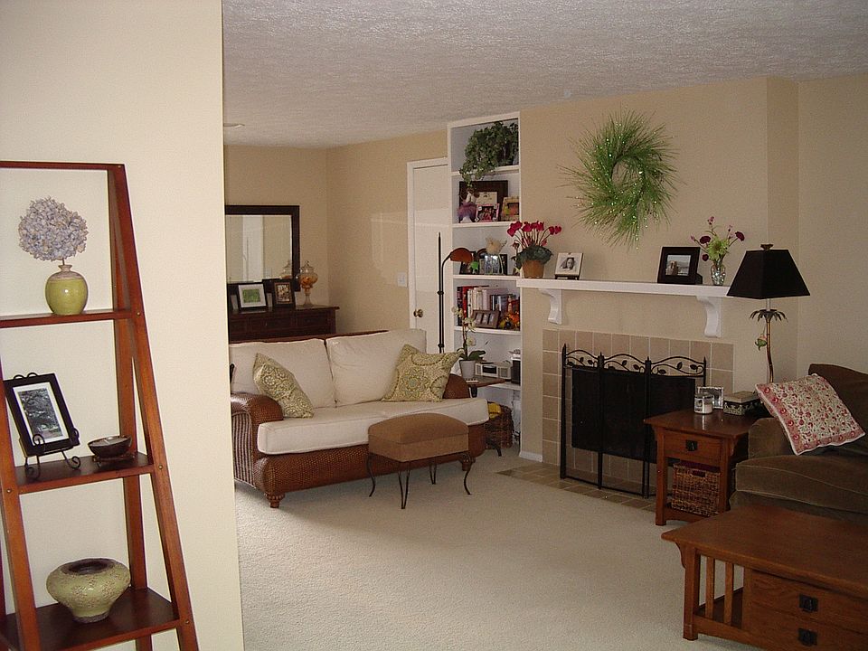 2nd image of 6304 Sunhollow Ln