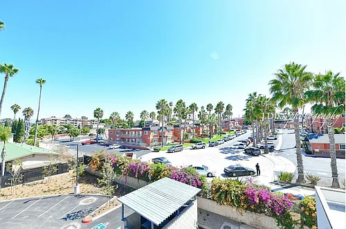 Plaza 1640 Photo 1