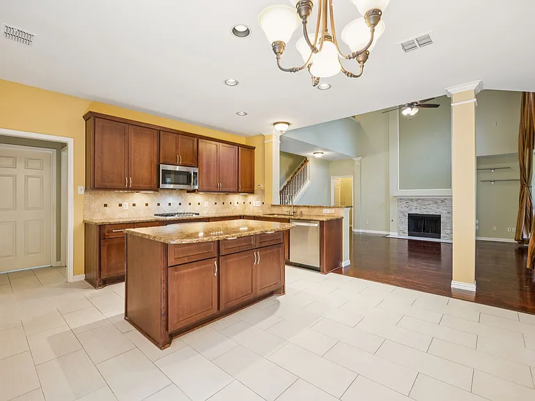 3201 Kent Dr — Photo 11