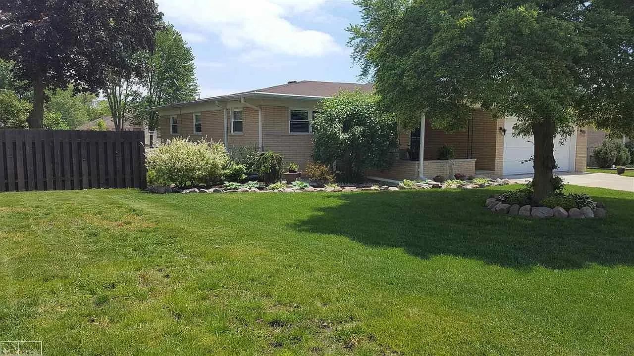 51644 Julies Dr photo 1