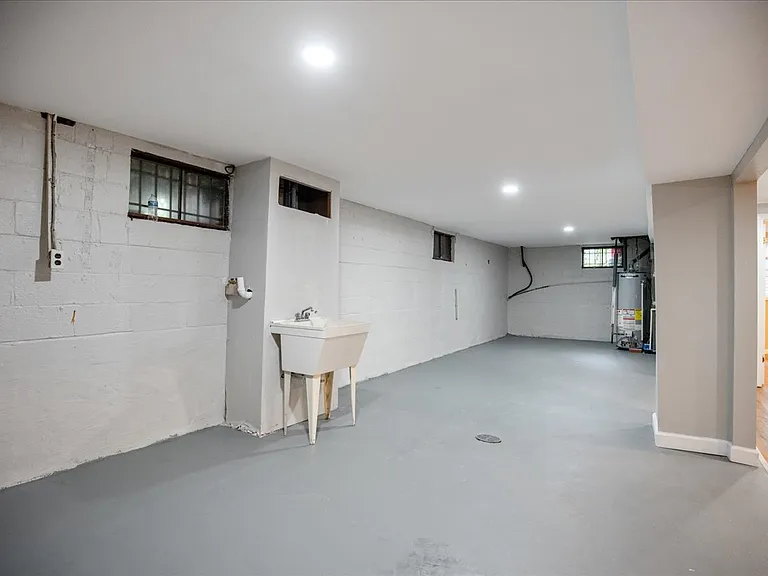8306 Quentin St — Photo 17