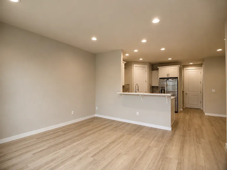 18426 NE 46th Pl — Photo 6