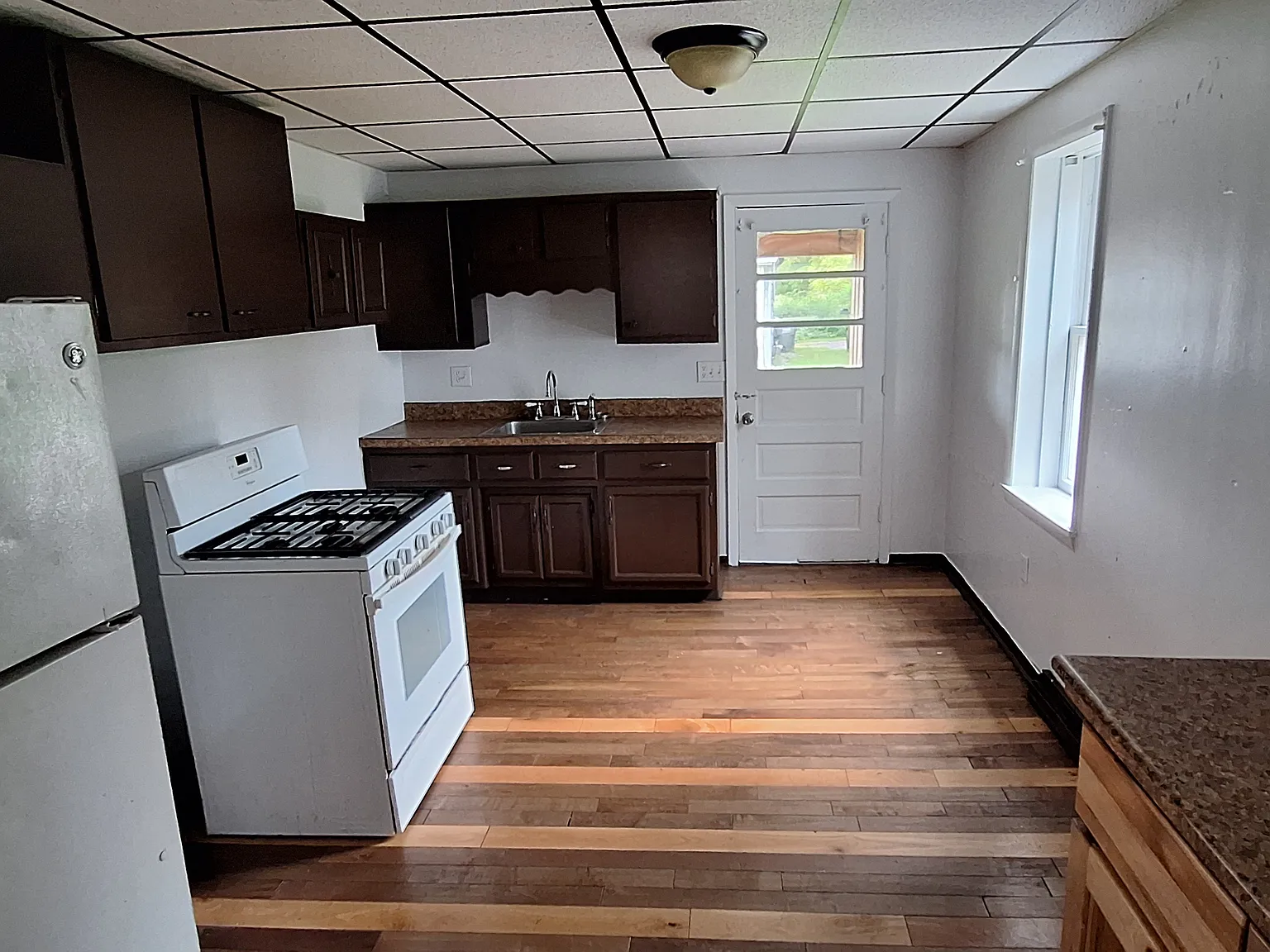 3 bed, $900 — Photo 2