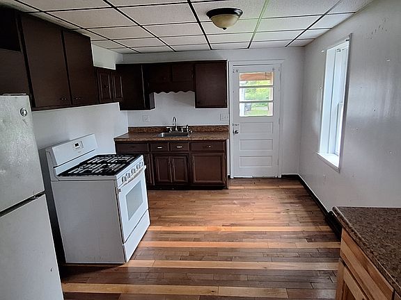 2nd image of 327 E Locust St