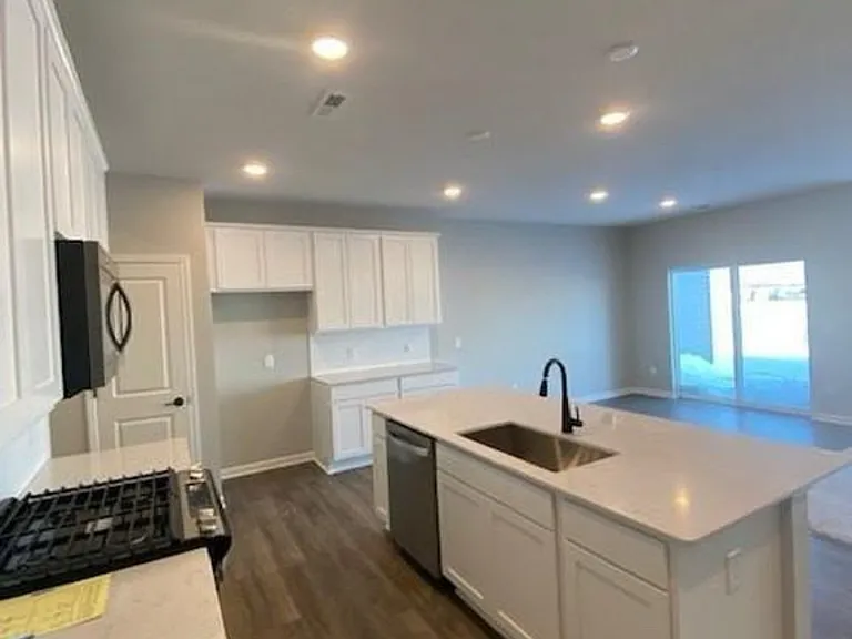 4810 Airlake Dr — Photo 1
