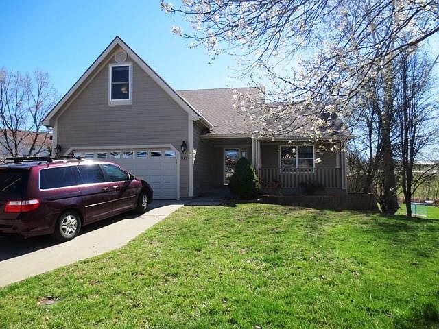 1st image of 917 Village St