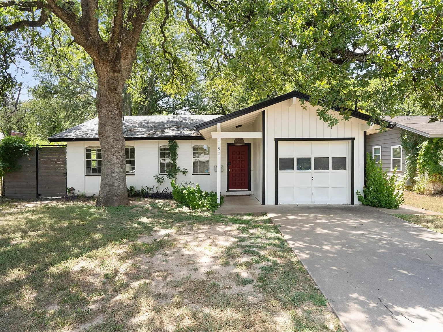 3 bed, 1.5 bath, 1008 sqft, $3,200 — Photo 1