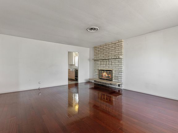 4th image of 1003 Wilson St