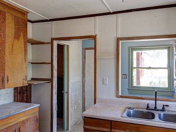 5th image of 39161 Crest Ln