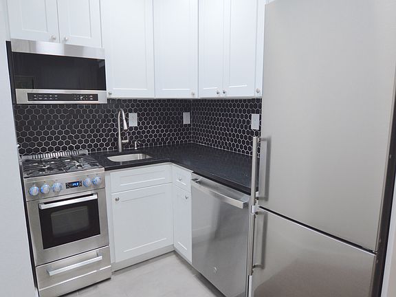 3rd image of 315 W 29th St APT 1A