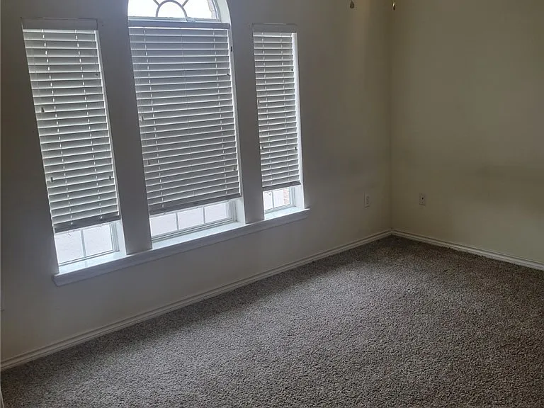 2317 Cornell Dr — Photo 7