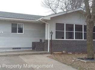 105 E 11th St, Wood River, NE 68883