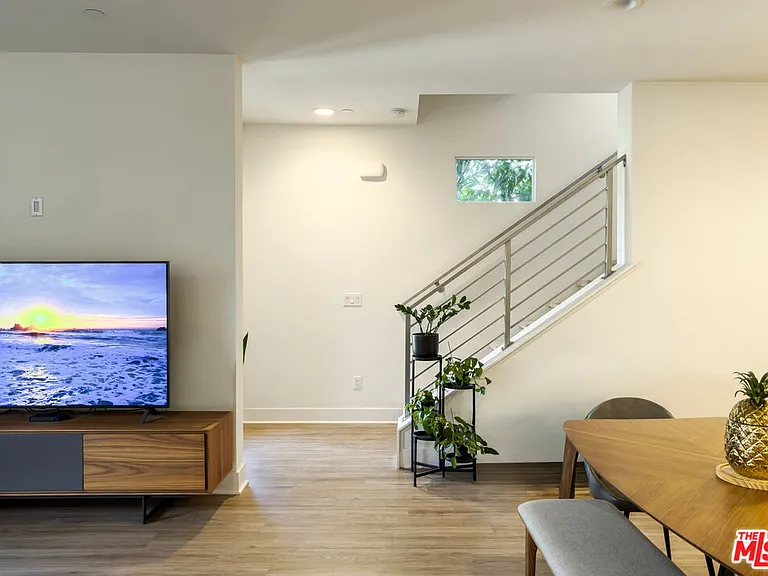 2111 N Cahuenga Blvd #2 — Photo 19