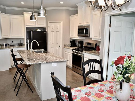 5th image of 1877 Woodbridge Dr