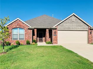 1031 Black Locust Dr, Centerton, AR 72719