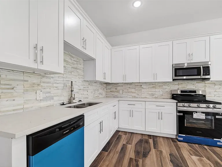 8628 Scott St — Photo 10