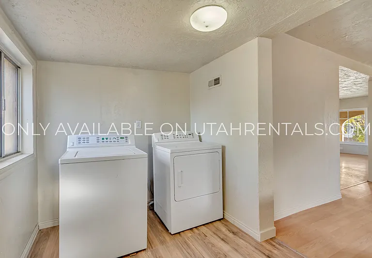 250 Franklin St — Photo 15