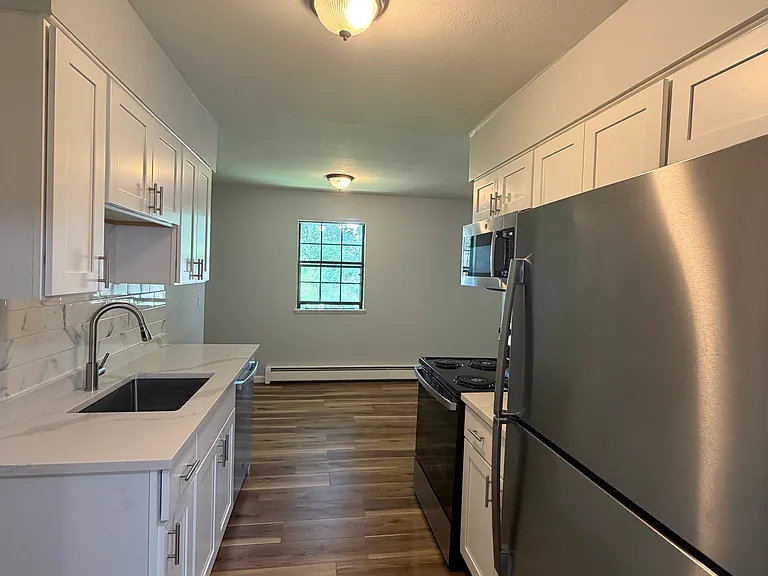 27 Enid St #27 — Photo 1