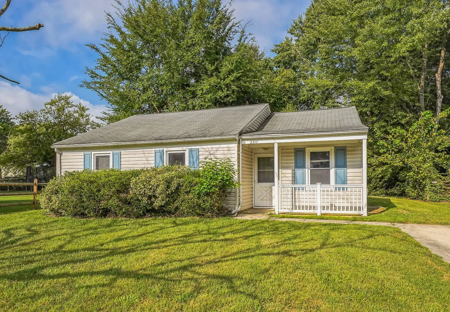 3 bed, 1.5 bath, 1257 sqft, $2,550 — Photo 1
