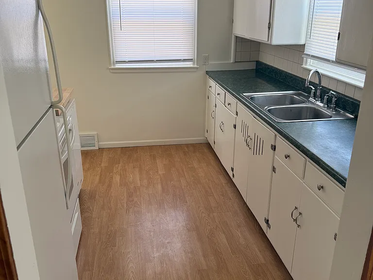 Galley kitchen bright & conveniently laid out
