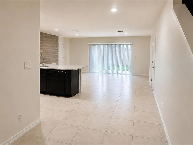 9040 Pinales Way — Photo 3
