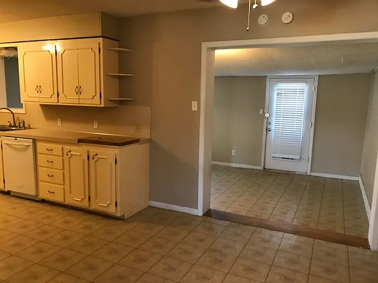 5234 Burbank Dr — Photo 13