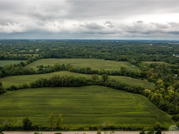 8277 Westbrook Rd, Brookville, OH 45309