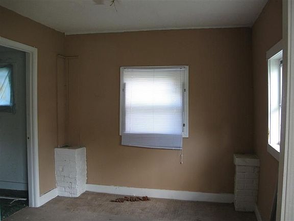 105 Silverage Ave, Memphis, TN 38109