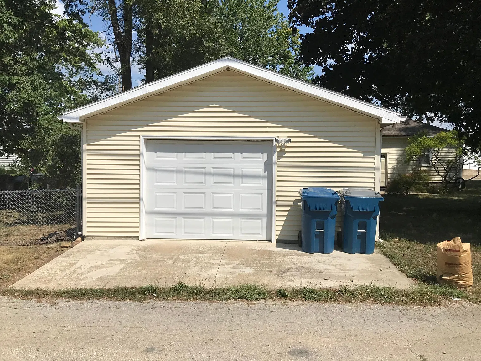 2 bed, 1100 sqft, $1,450 — Photo 3