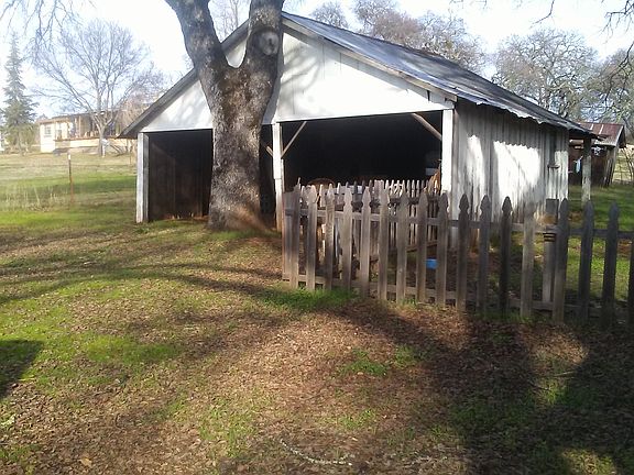 Barn/garage detached. East