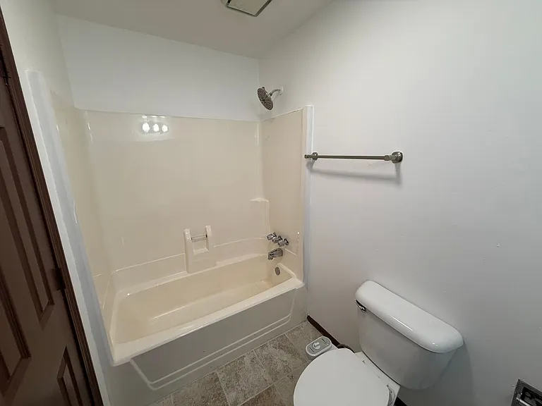 1702 Pine Tree Dr — Photo 17