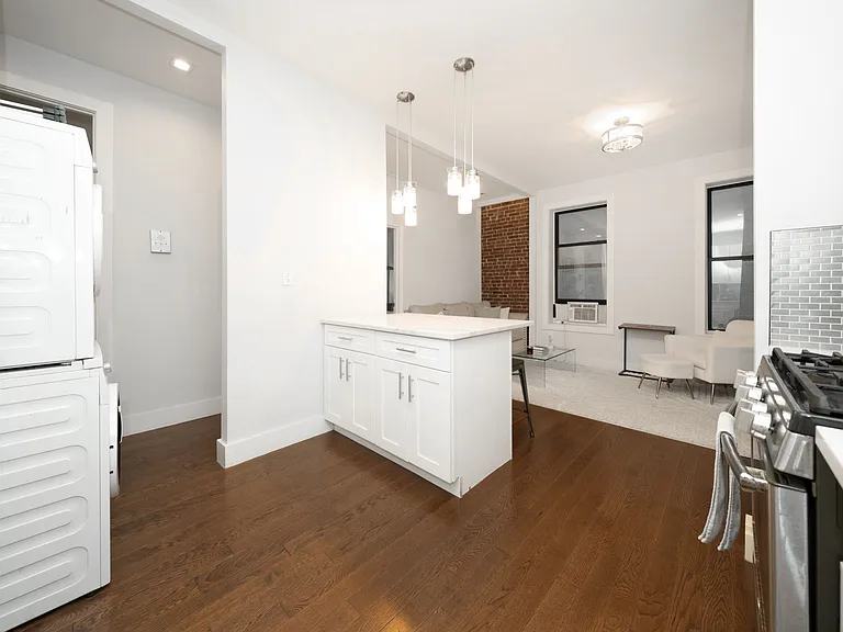364 W 53rd St #2R — Photo 6
