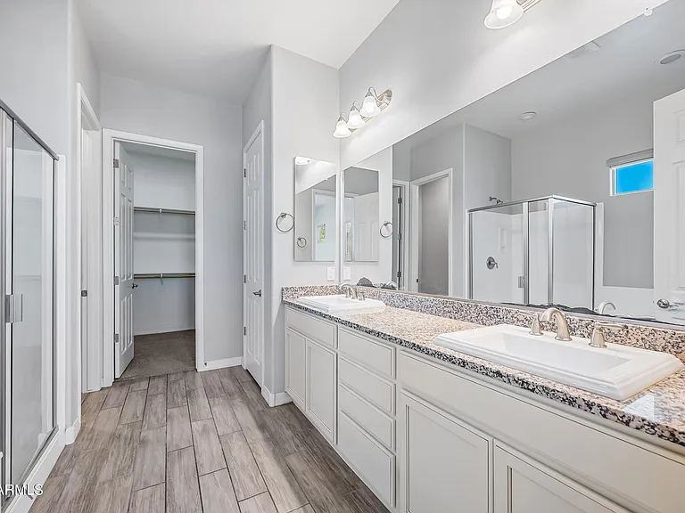 884 E Ladbroke Way — Photo 15