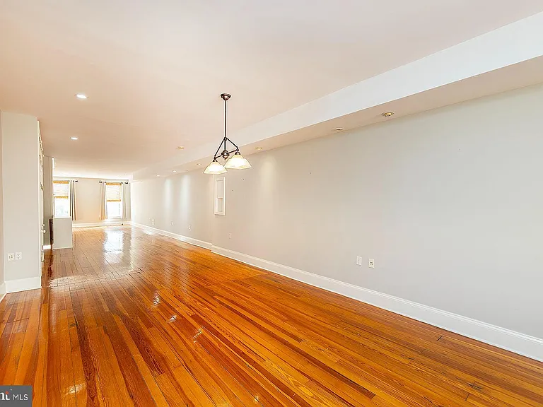7 N Loudoun St #1/2 — Photo 10