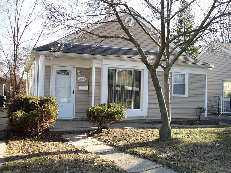 2118 Browning St — Photo 1