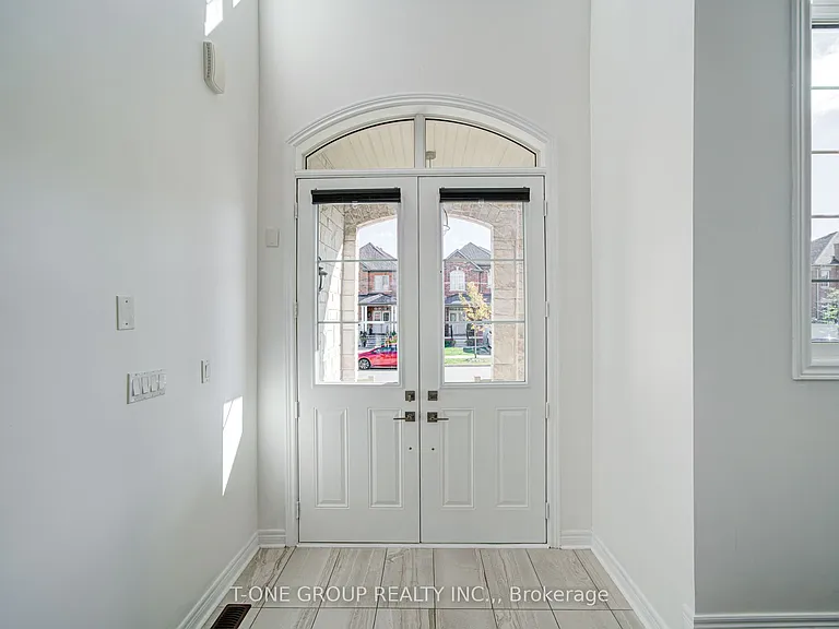 60 Lewis Ave — Photo 5
