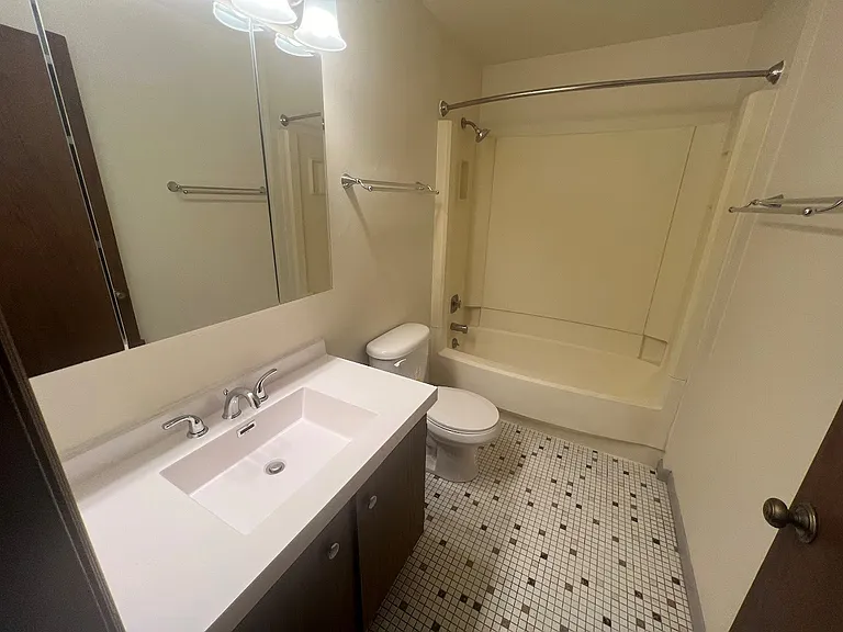 129 N Main St — Photo 16