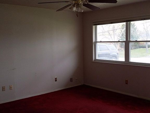 3rd image of 791 N Hill Ln