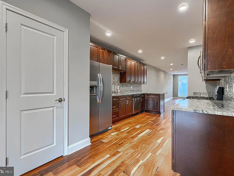 1620 E Clement St — Photo 12