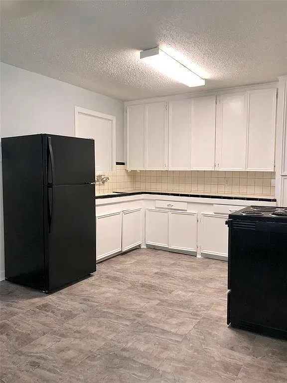 3 bed, 2.0 bath, 1355 sqft, $1,300 — Photo 3