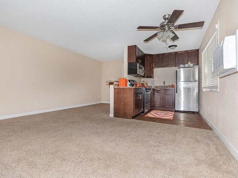 Dorado Plaza Apartments — Photo 45