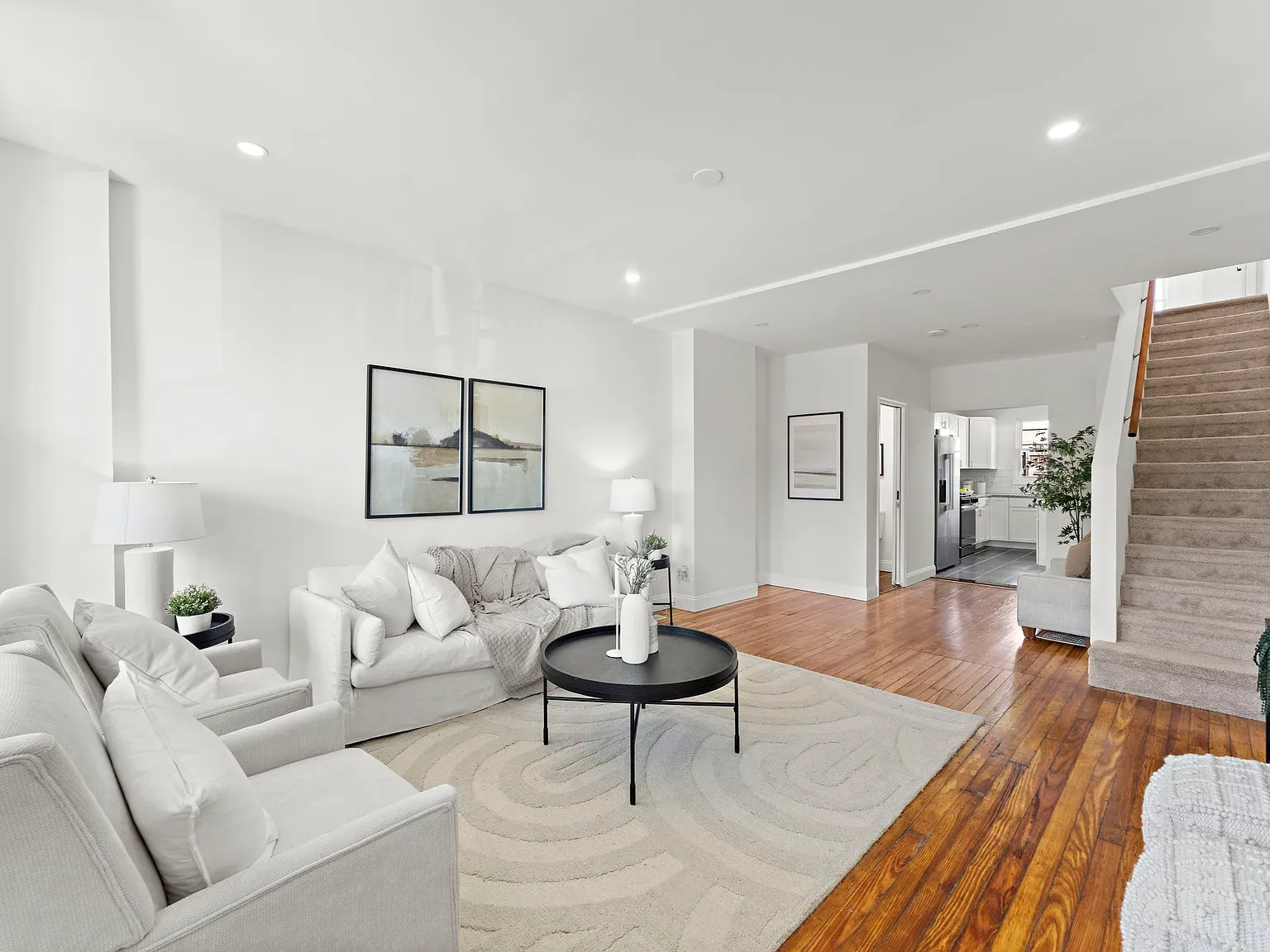 3 bed, 3.5 bath, 1500 sqft, $2,300 — Photo 3