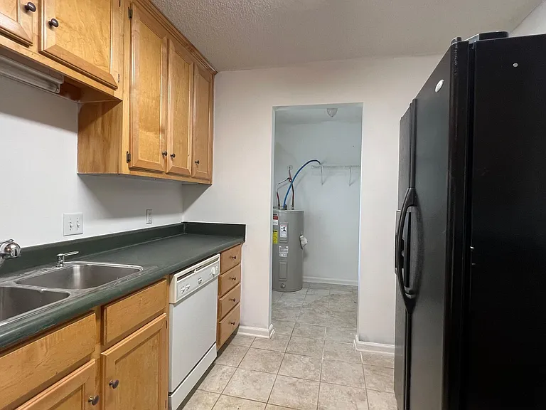 131 Kentshire Ln — Photo 5