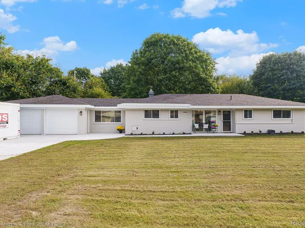 6588 Snow Apple Dr, Clarkston, MI 48346