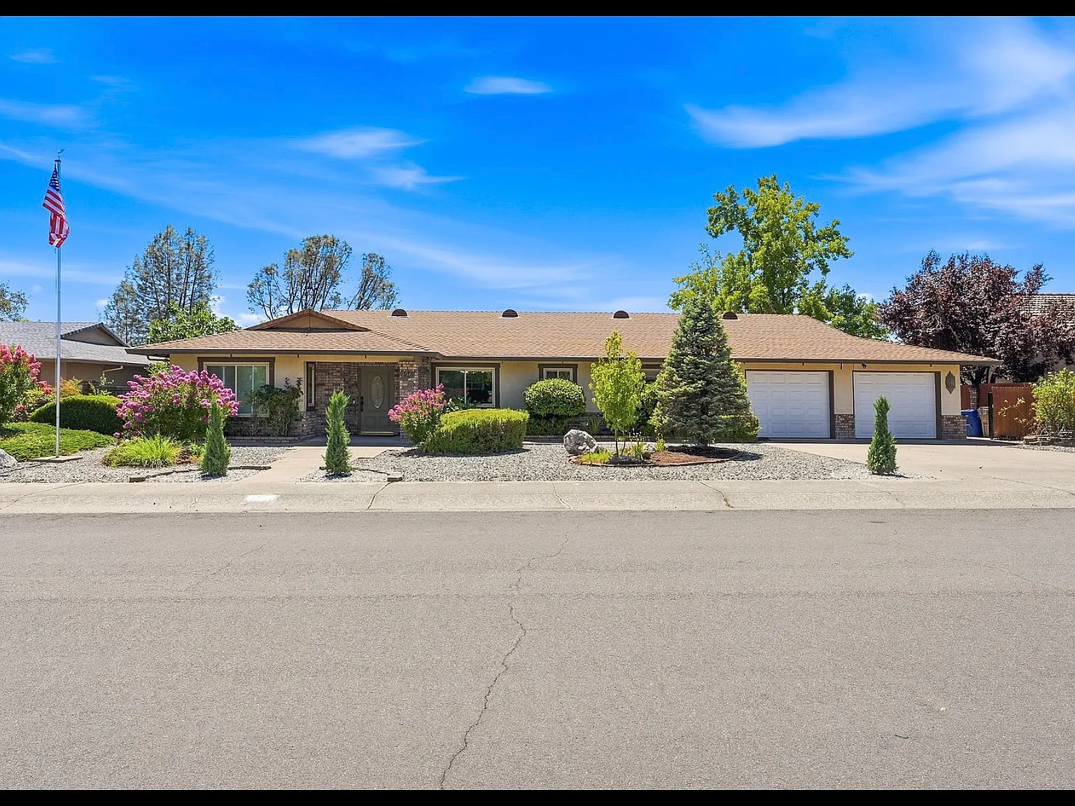 3 bed, 2475 sqft, $2,600 — Photo 1