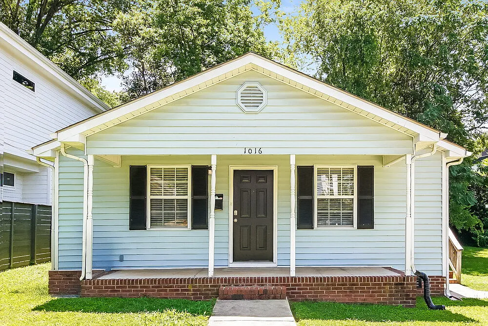 3 bed, 2.0 bath, 1288 sqft, $2,830 — Photo 1