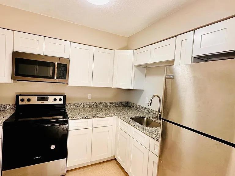 390 W Haines Blvd #8 — Photo 3